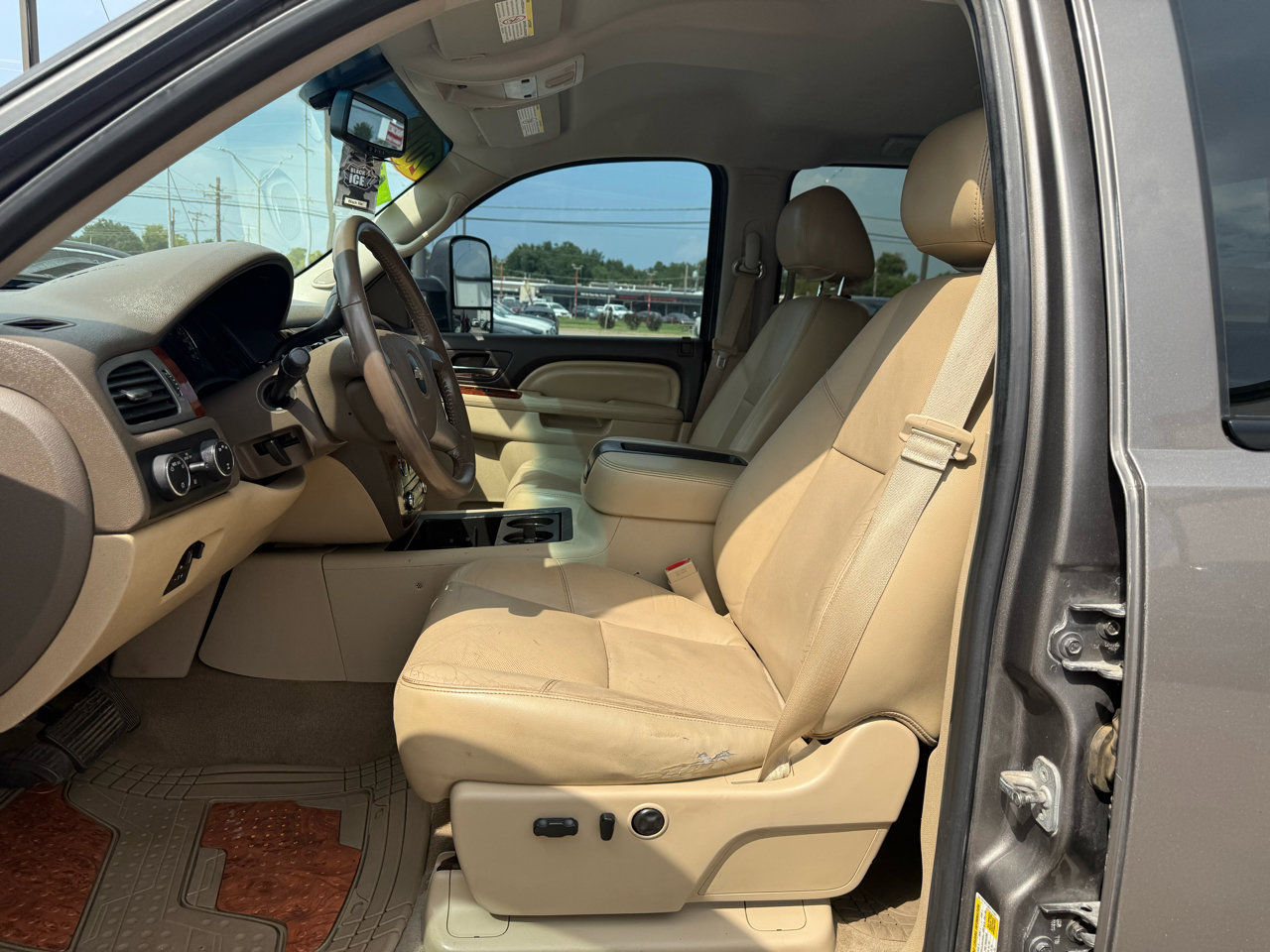 Used 2014 Chevrolet Silverado 2500 LTZ w/ LTZ Plus Package image 10