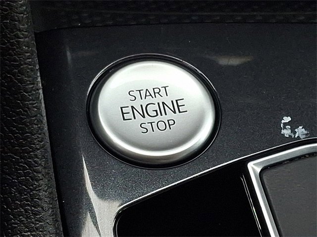 Used 2021 Volkswagen Tiguan SE image 18