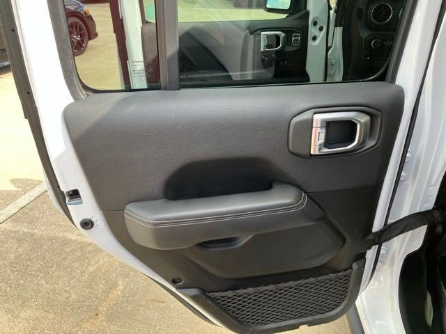 Used 2022 Jeep Wrangler Unlimited Rubicon 4xe w/ Cold Weather Group AWD/4WD image 24