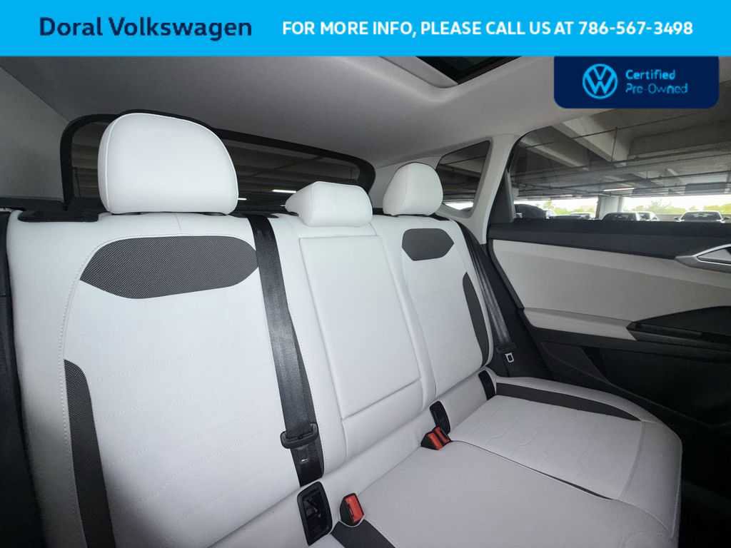 Used 2025 Volkswagen Taos SE FWD image 26