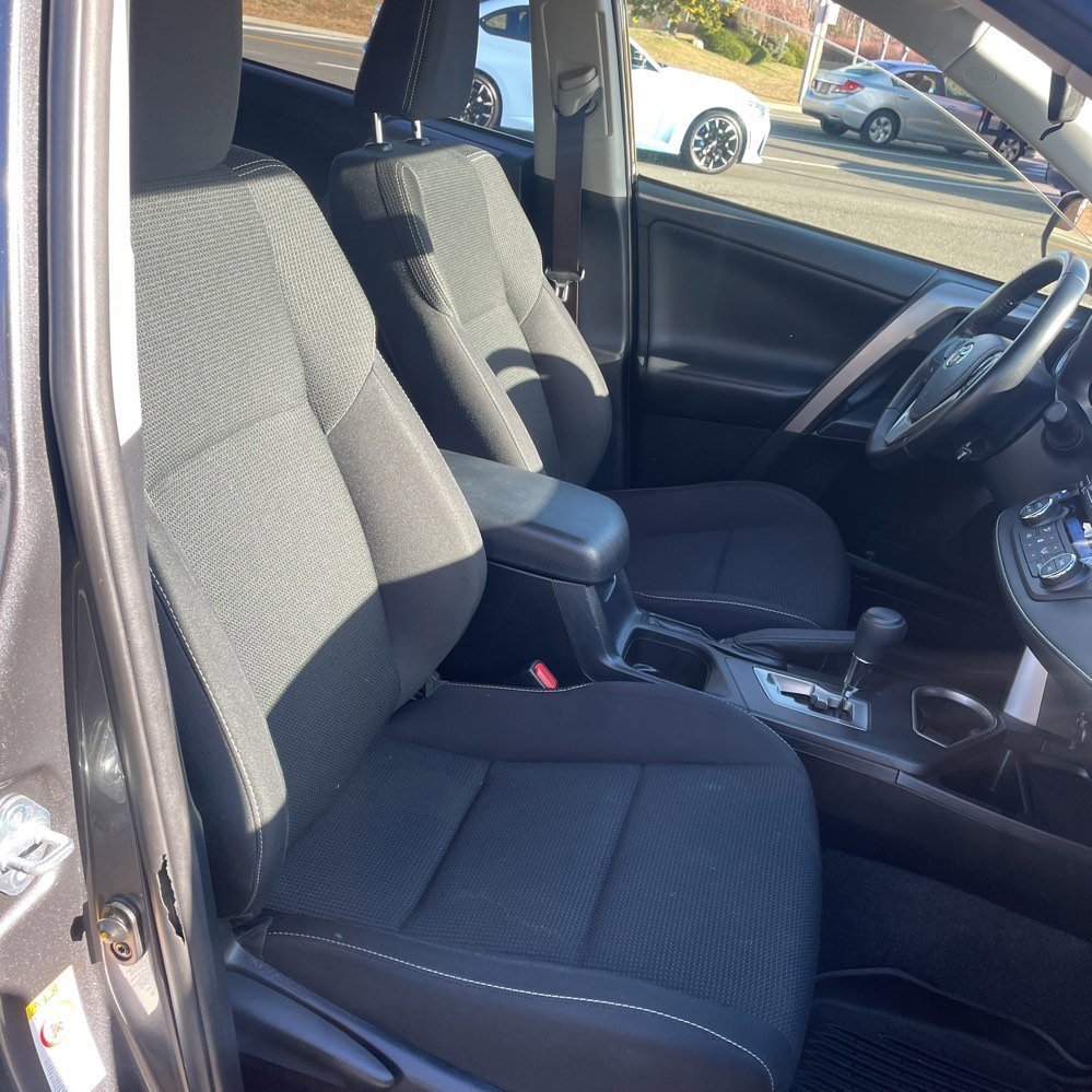 Used 2018 Toyota RAV4 XLE image 3
