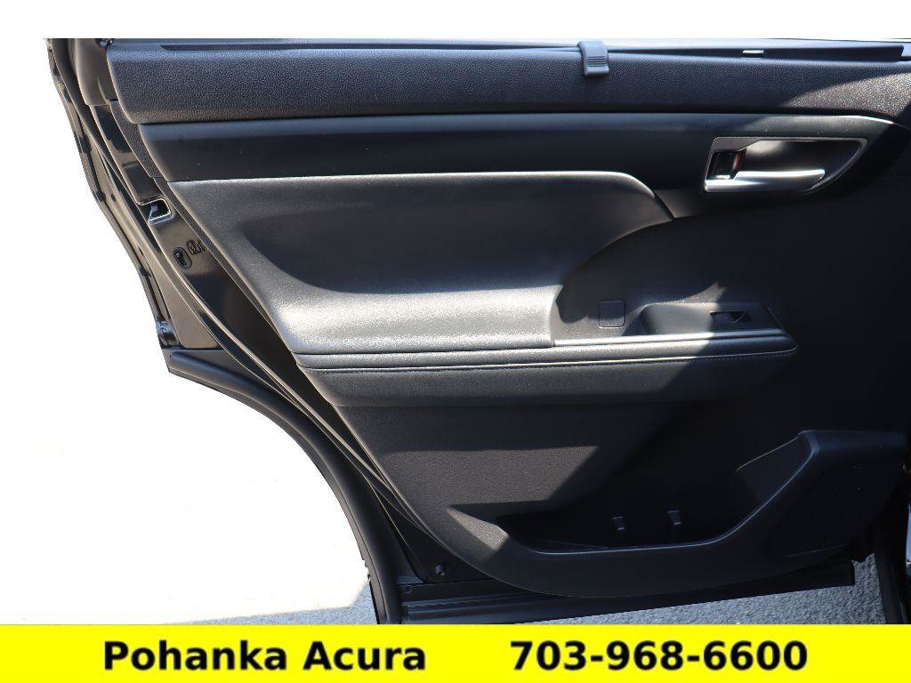 Used 2025 Toyota Highlander XLE image 27
