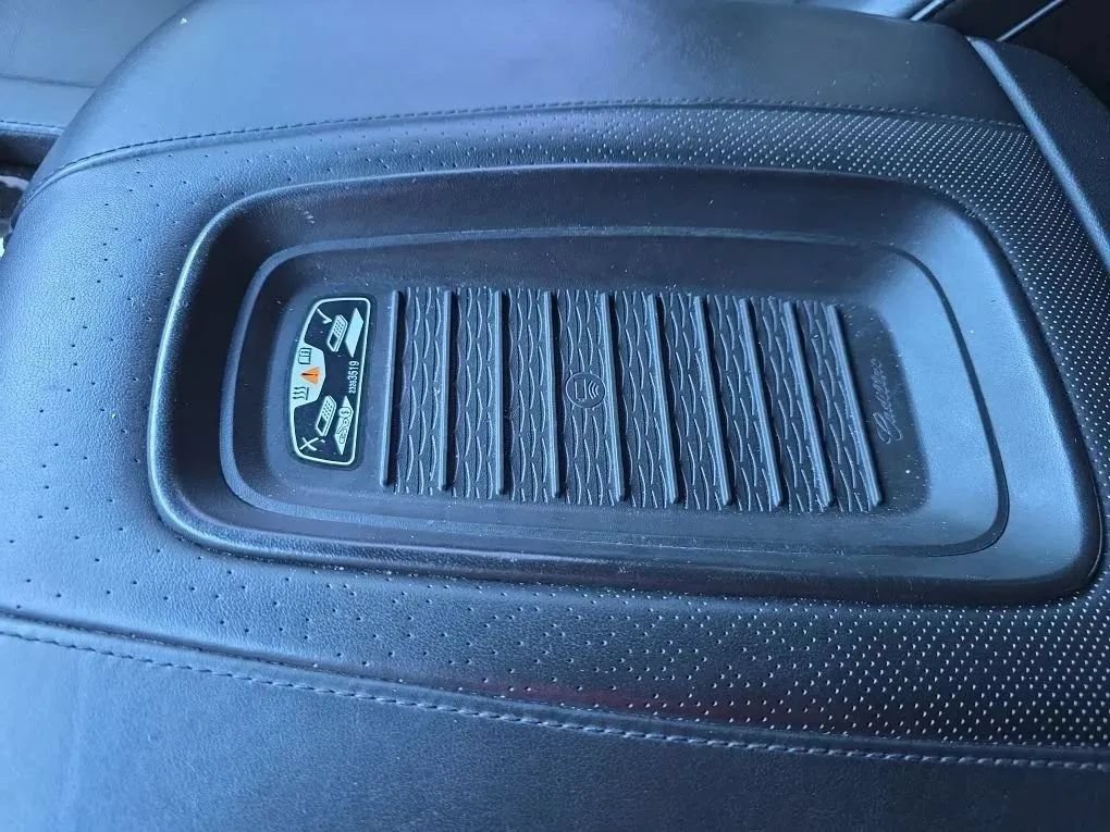 Used 2019 Cadillac Escalade Platinum AWD/4WD image 33