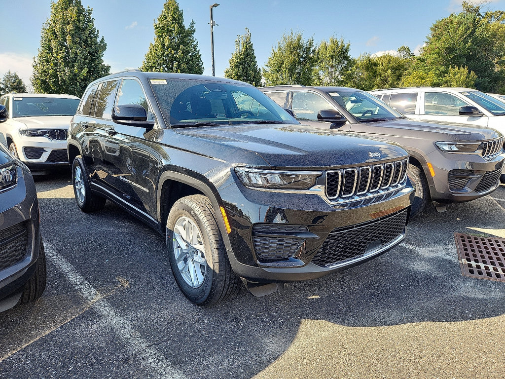 New 2025 Jeep Grand Cherokee Laredo X w/ Luxury Tech Group I image 3