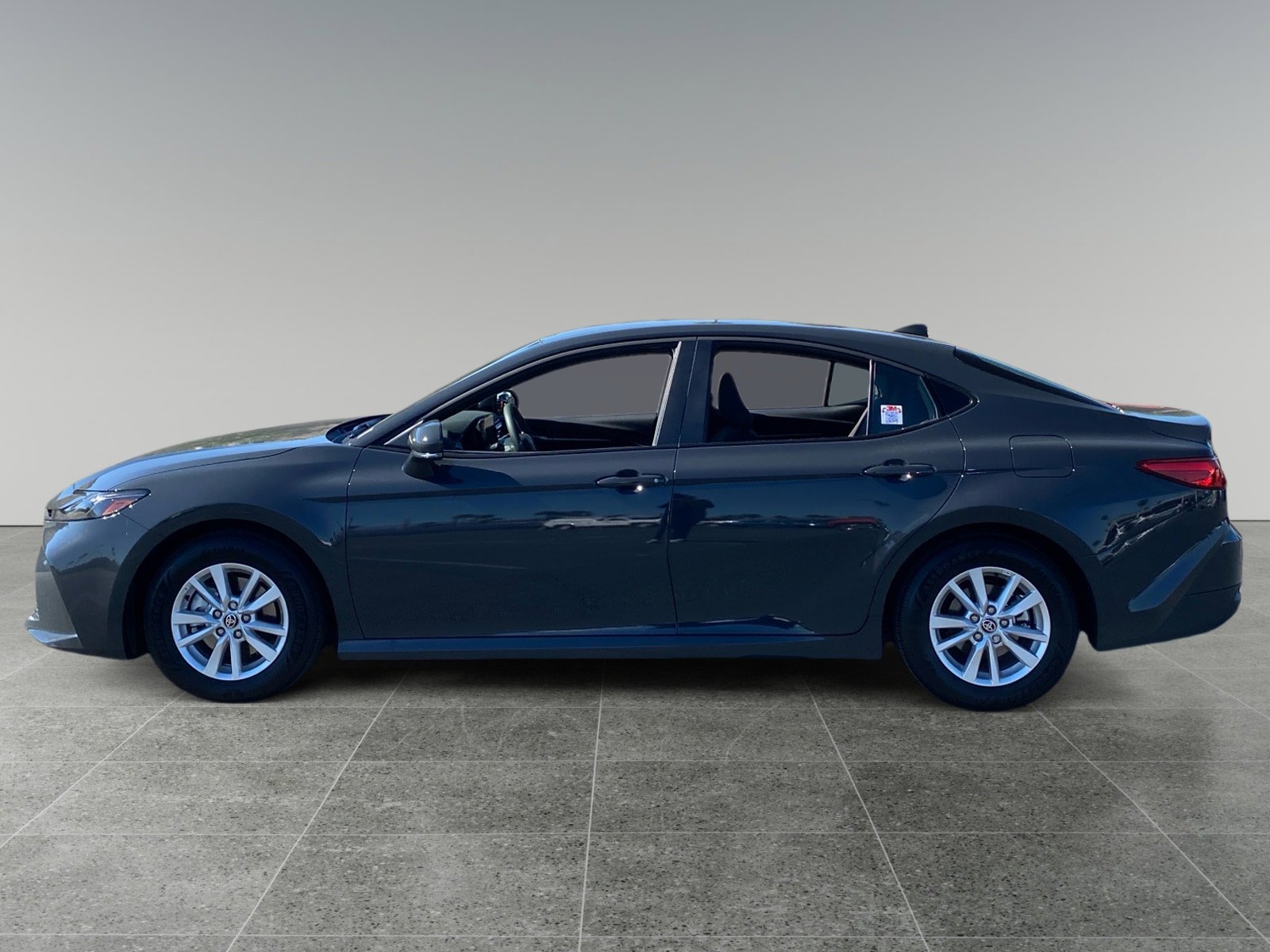 Used 2025 Toyota Camry LE image 2