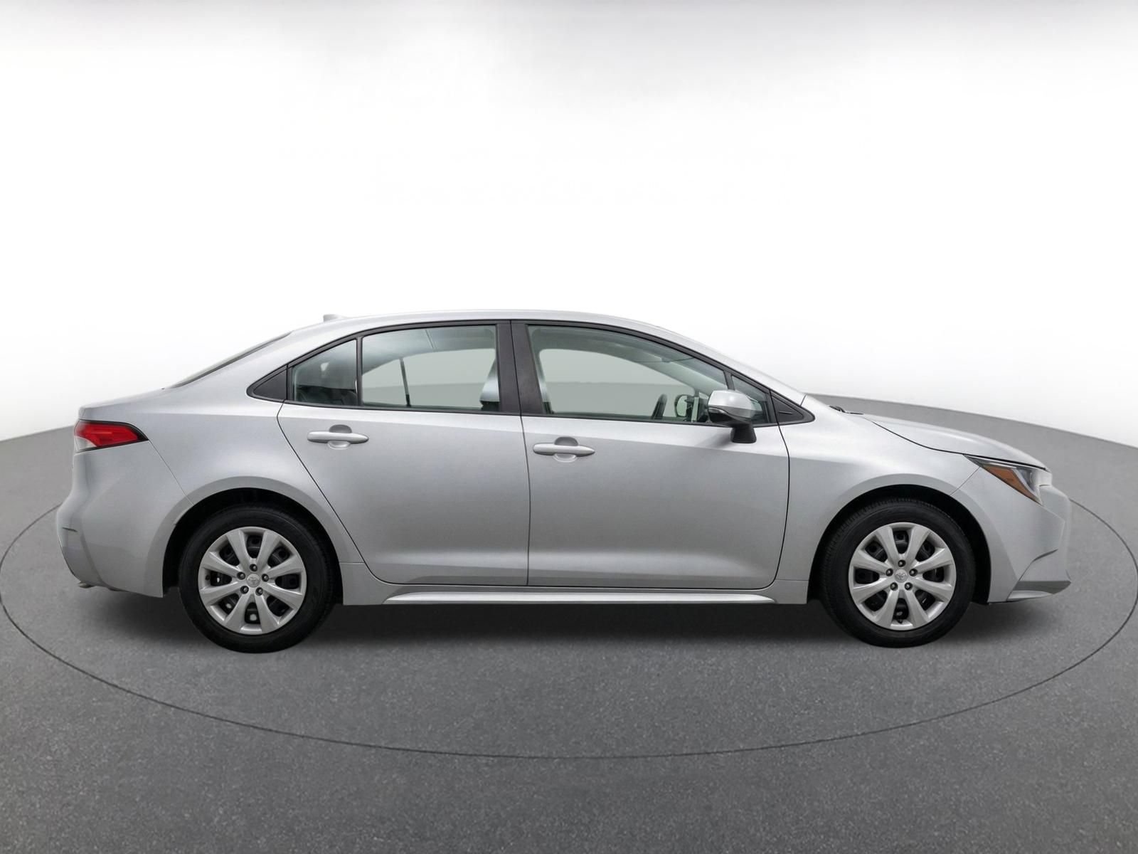 Used 2025 Toyota Corolla LE FWD image 9