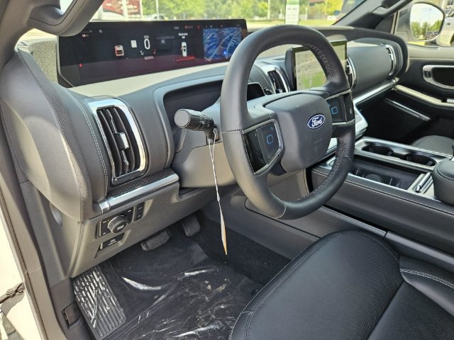 New 2027 Ford Expedition Platinum w/ Stealth Appearance Package AWD/4WD image 11
