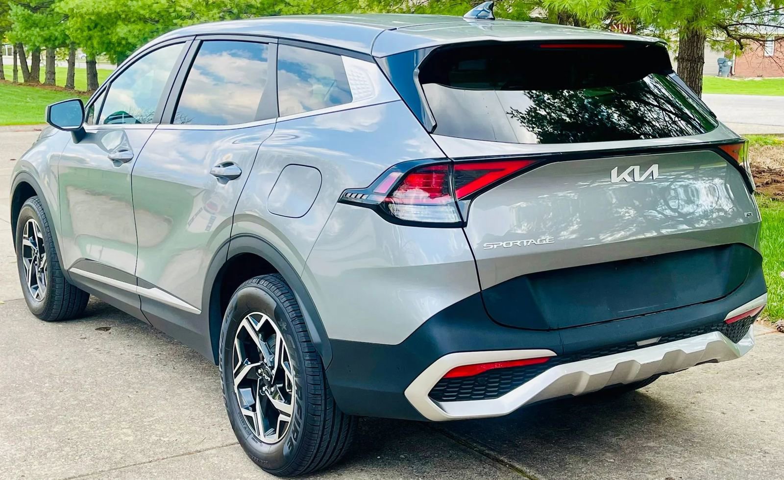 Used 2023 Kia Sportage LX image 7