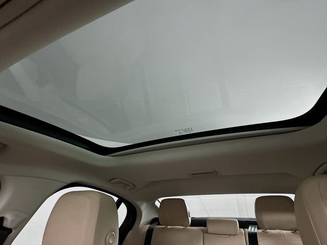 Used 2017 Jaguar XE Premium image 22