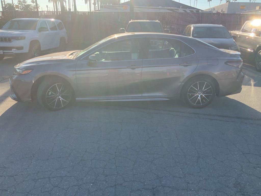 Used 2024 Toyota Camry SE w/ Cold Weather Package image 4