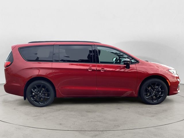 New 2026 Chrysler Pacifica Select w/ S Appearance Package image 7