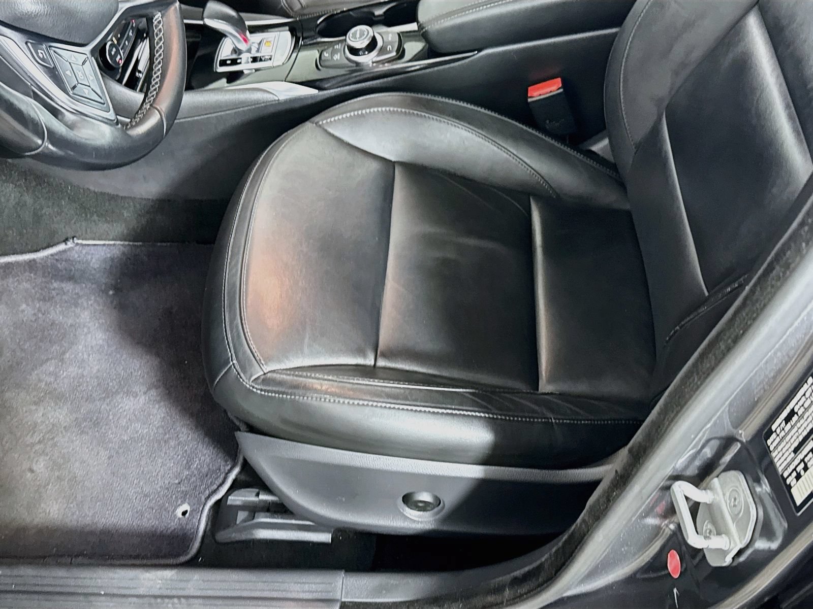Used 2018 INFINITI QX30 w/ Cargo Package FWD image 18