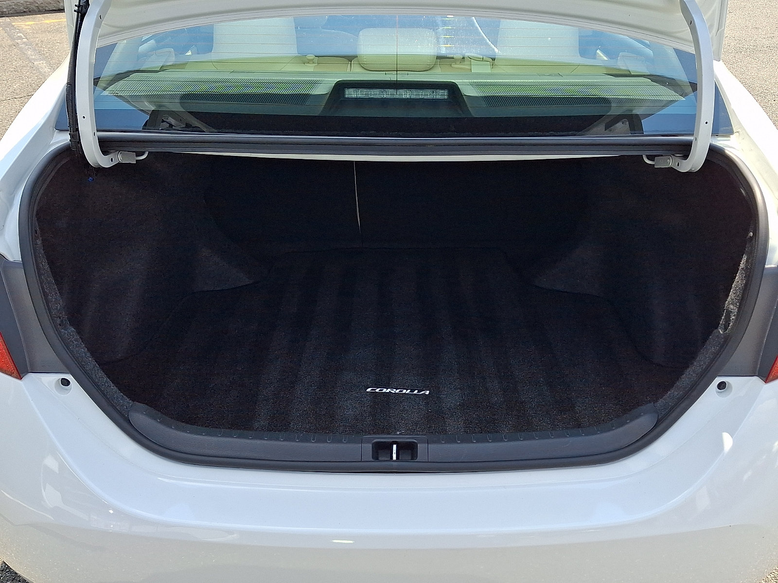 Used 2017 Toyota Corolla LE w/ Carpet Mat Package (TMS) FWD image 29