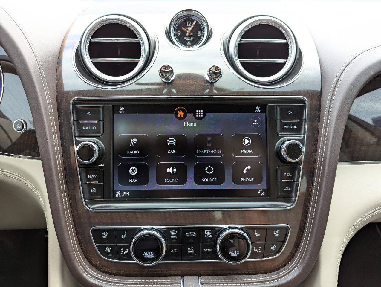 Used 2020 Bentley Bentayga AWD/4WD image 23