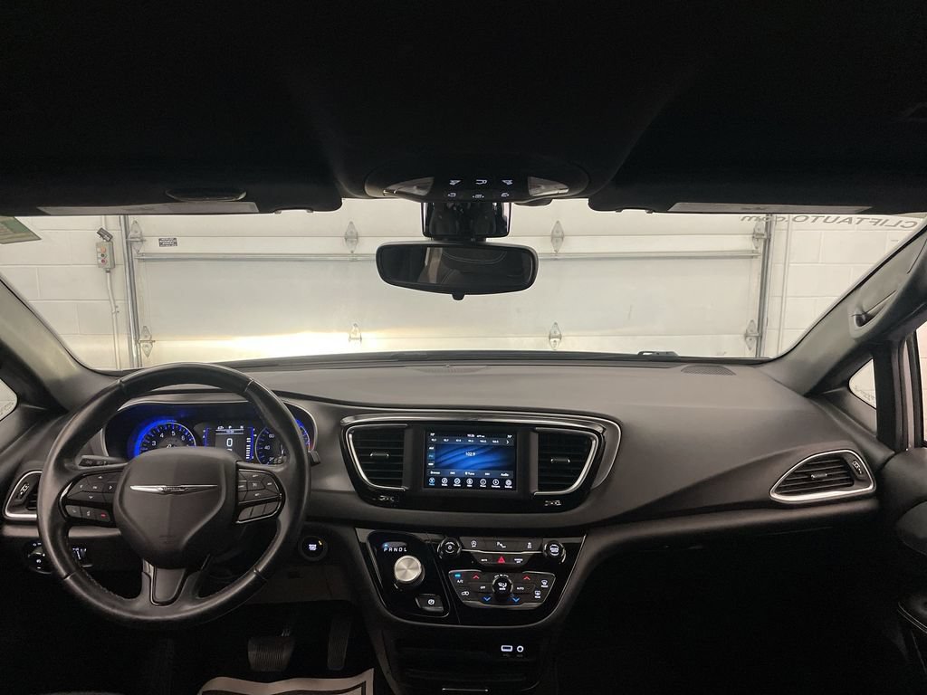 Used 2018 Chrysler Pacifica Touring Plus w/ S Appearance Package FWD image 13