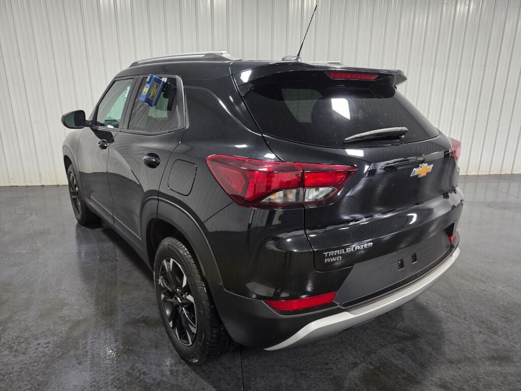 Used 2023 Chevrolet TrailBlazer LT w/ Convenience Package AWD/4WD image 3
