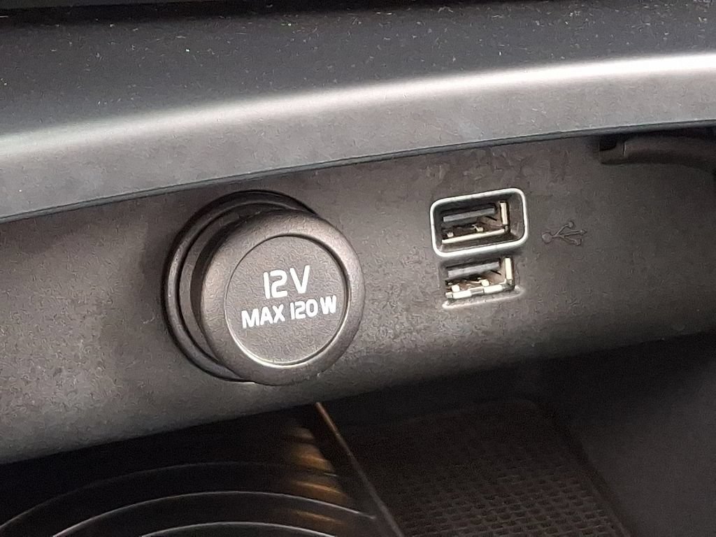 Used 2019 Volvo XC40 T5 Momentum AWD/4WD image 26
