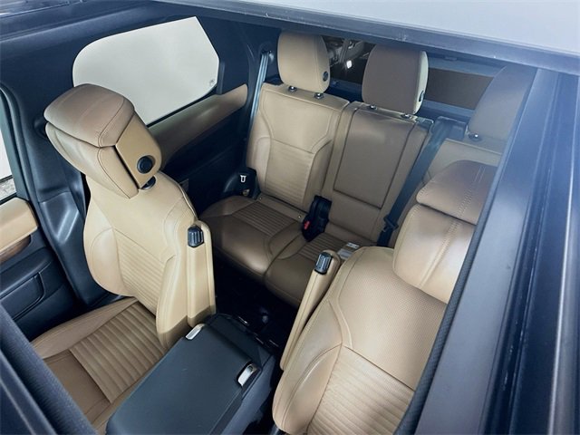 Used 2023 Land Rover Discovery Metropolitan Edition image 14