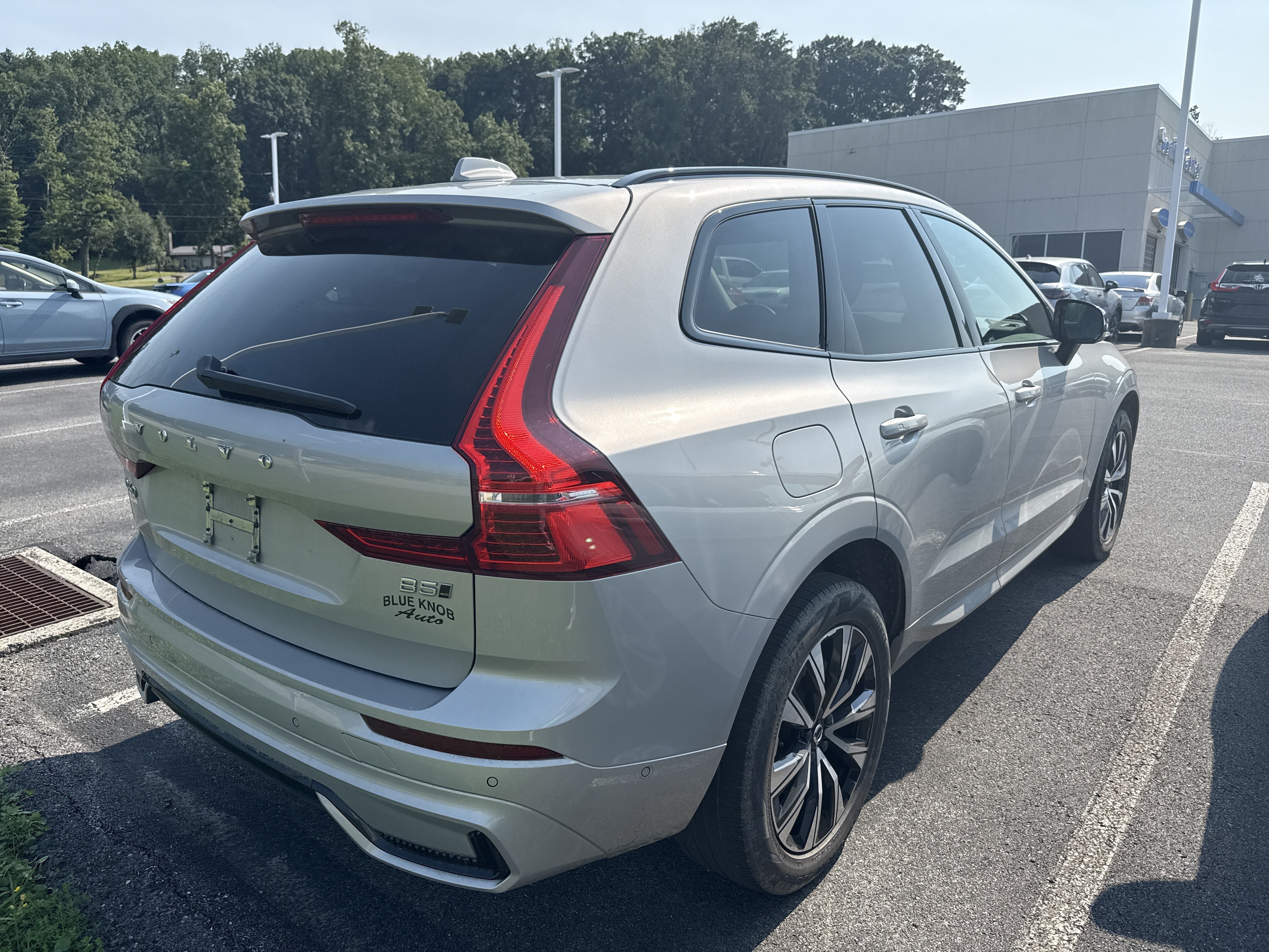 Used 2024 Volvo XC60 B5 Plus AWD/4WD image 3