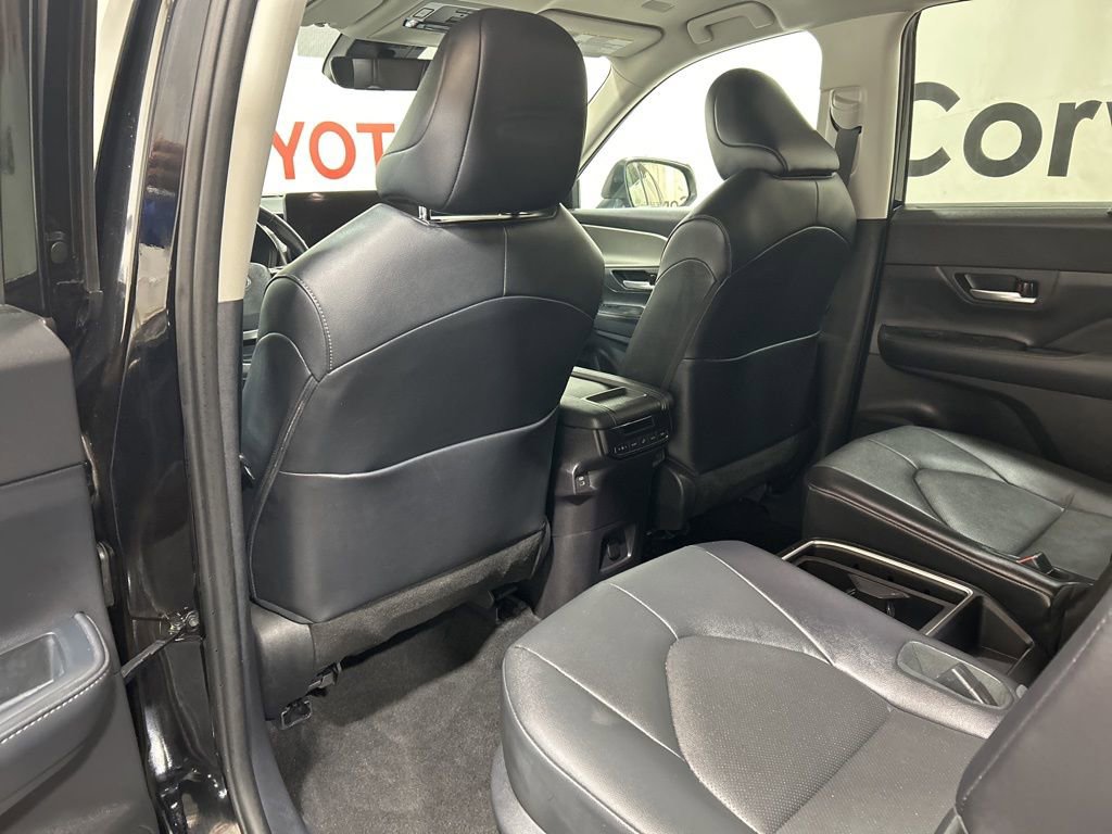 Used 2025 Toyota Grand Highlander AWD image 18