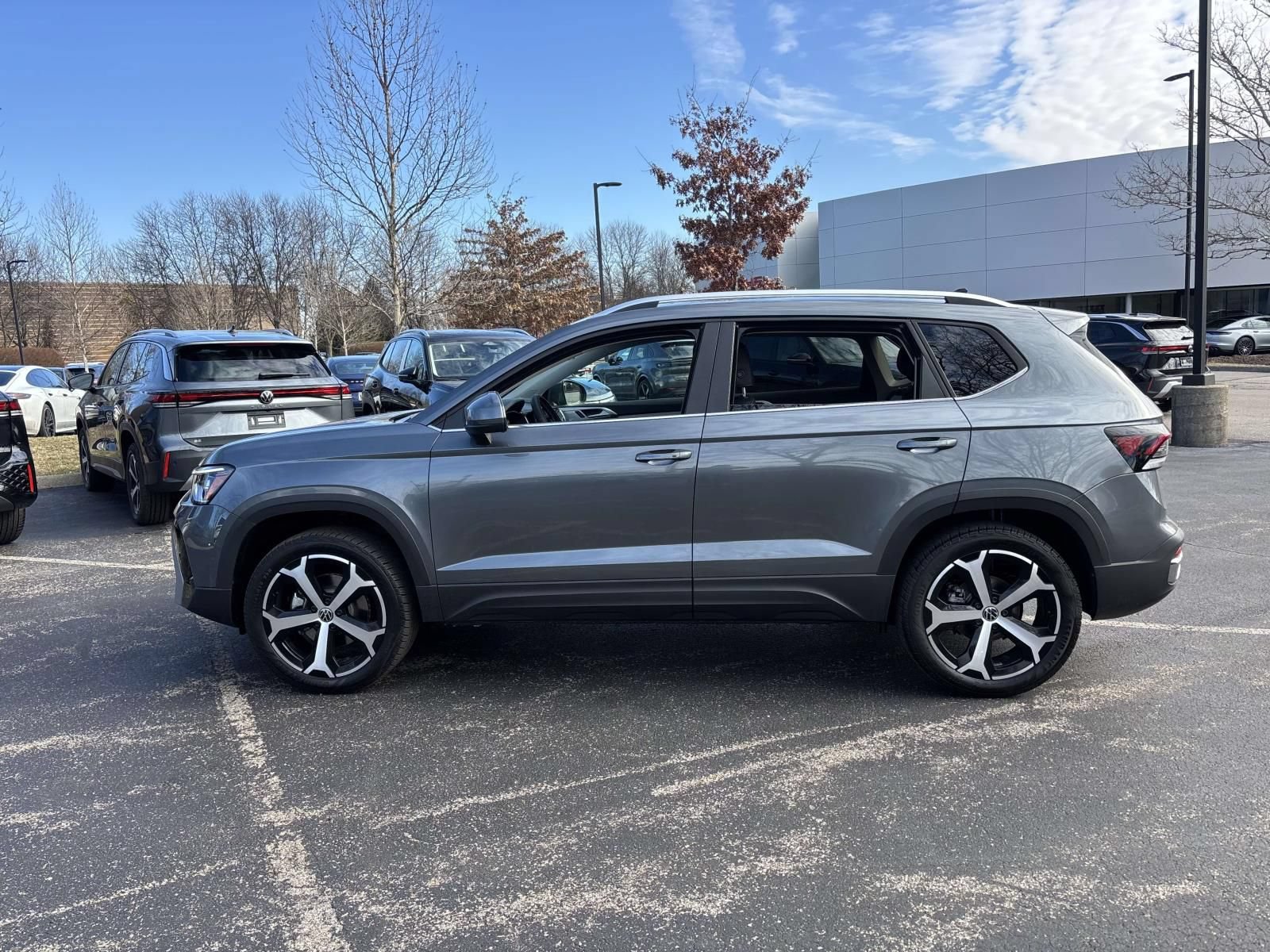 New 2026 Volkswagen Taos SEL AWD/4WD image 4