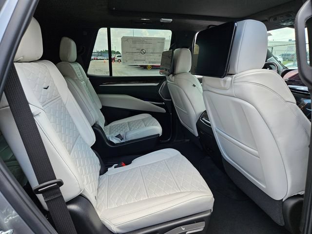 New 2026 Cadillac Escalade Platinum Sport w/ LPO, ONYX Package AWD/4WD image 19