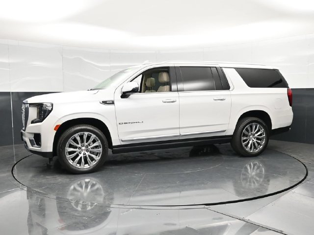 Used 2022 GMC Yukon XL Denali AWD/4WD image 9