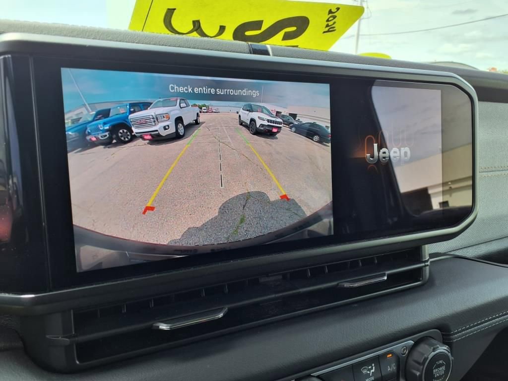 Used 2024 Jeep Wrangler Sahara 4xe image 10