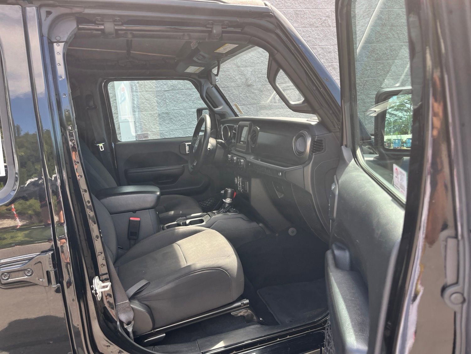 Used 2023 Jeep Wrangler Unlimited Sport AWD/4WD image 32