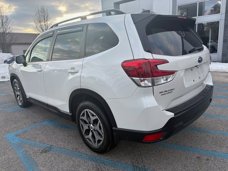 Used 2024 Subaru Forester Premium image 6