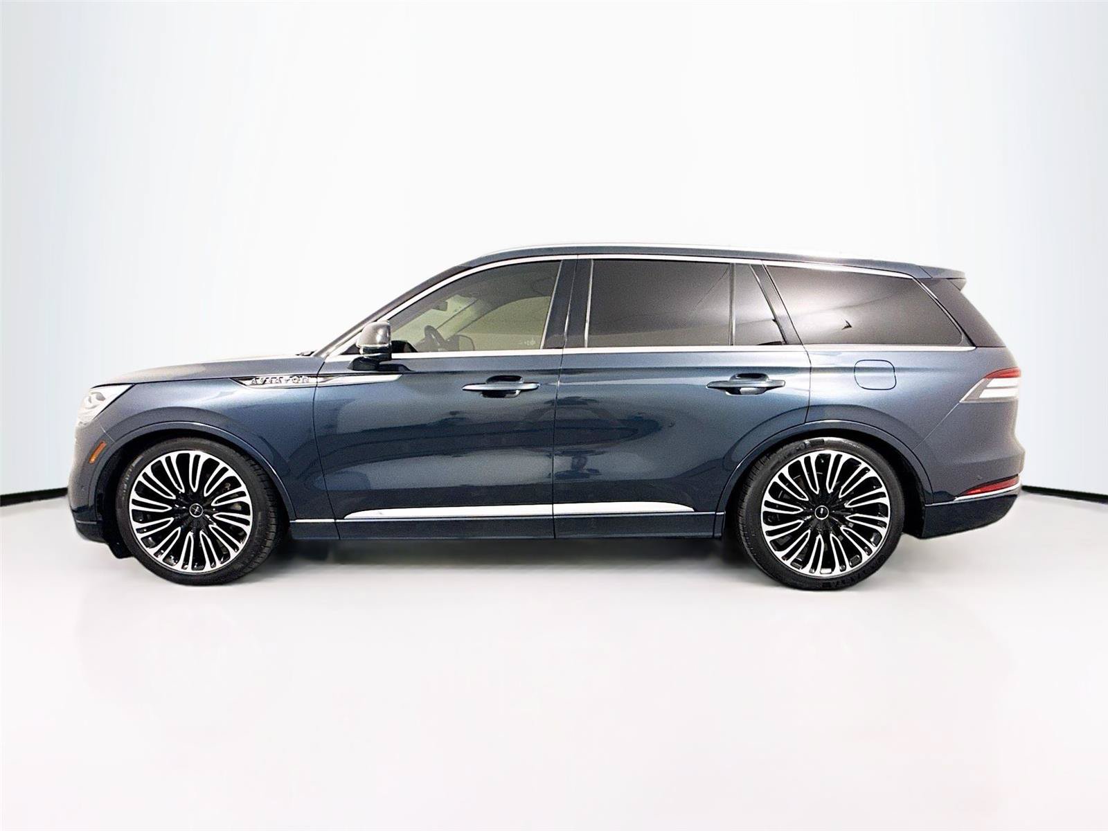 Used 2023 Lincoln Aviator Black Label w/ Dynamic Handling Package AWD/4WD image 37