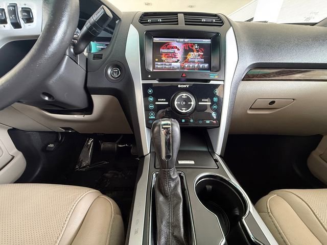 Used 2015 Ford Explorer Limited w/ Equipment Group 301A AWD/4WD image 15