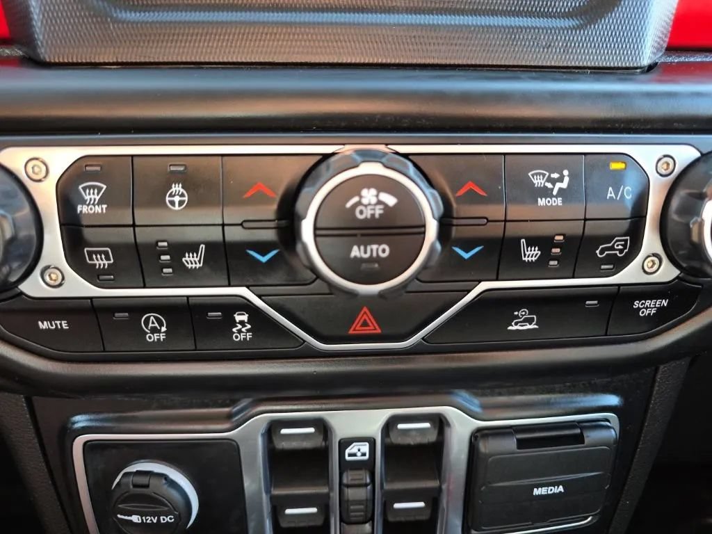 Used 2021 Jeep Wrangler Unlimited Rubicon w/ LED Lighting Group AWD/4WD image 29