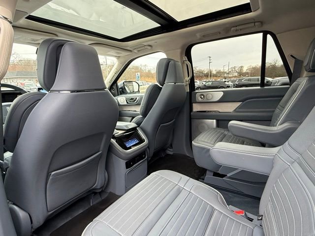 Used 2022 Lincoln Navigator L Black Label image 21
