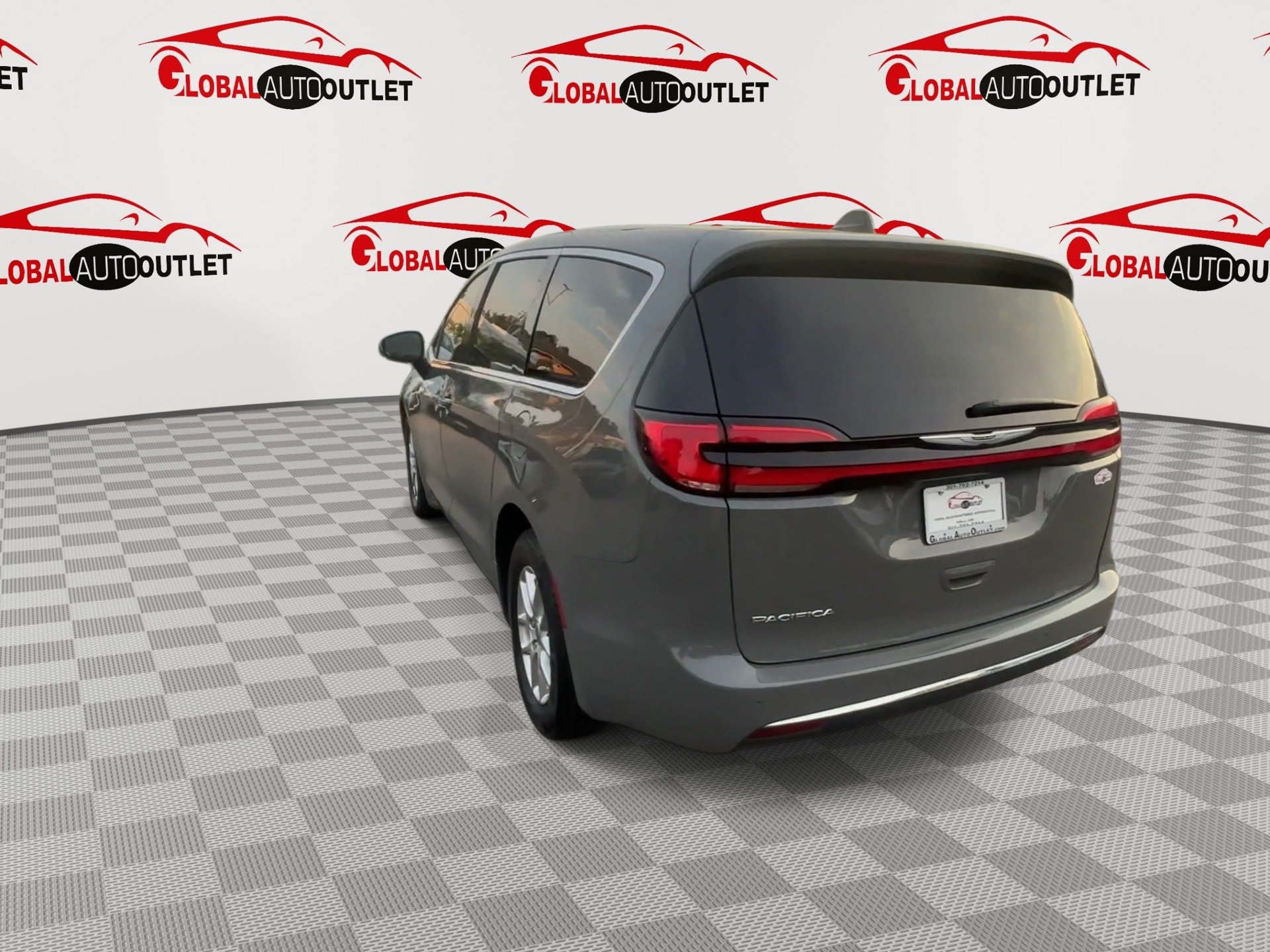 Used 2025 Chrysler Pacifica Select FWD image 7