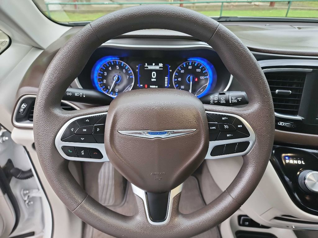 Used 2019 Chrysler Pacifica Touring Plus w/ Tire & Wheel Group image 14