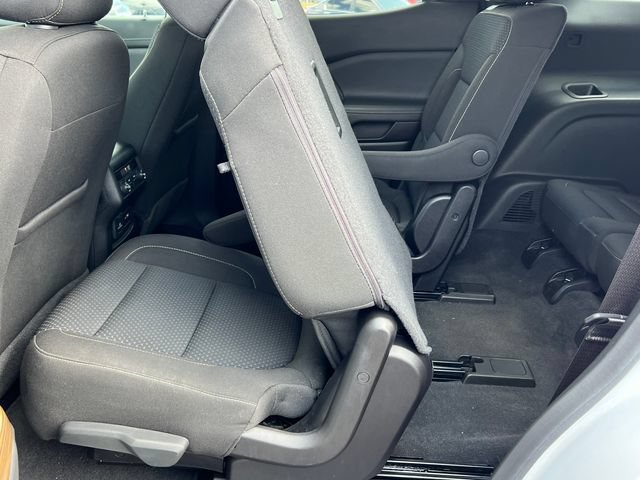Used 2023 GMC Acadia SLE w/ Driver Convenience Package FWD image 5