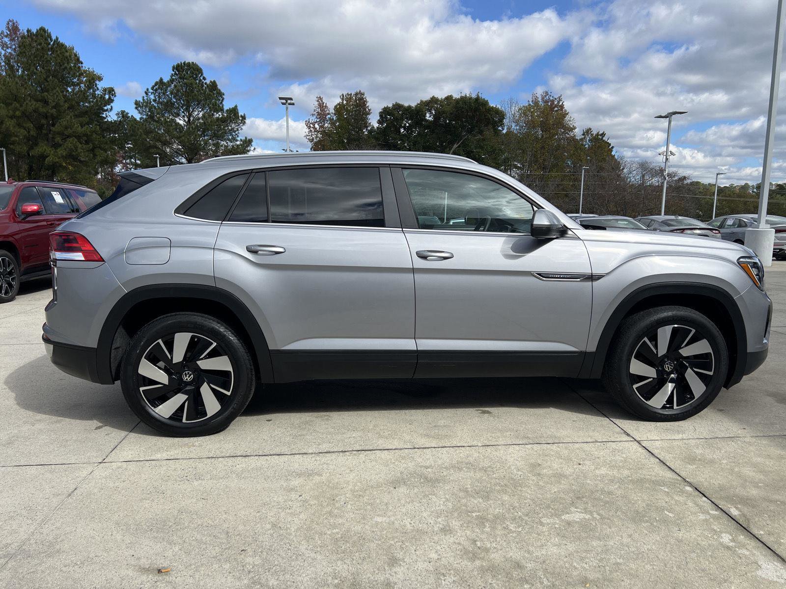 Used 2024 Volkswagen Atlas Cross Sport SE image 41