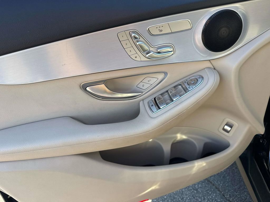 Used 2022 Mercedes-Benz GLC 300 4MATIC image 19