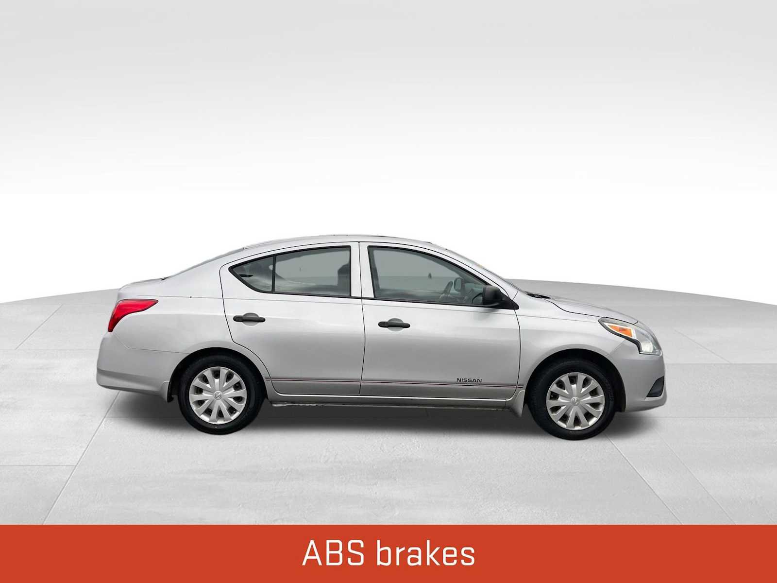 Used 2015 Nissan Versa S FWD image 4