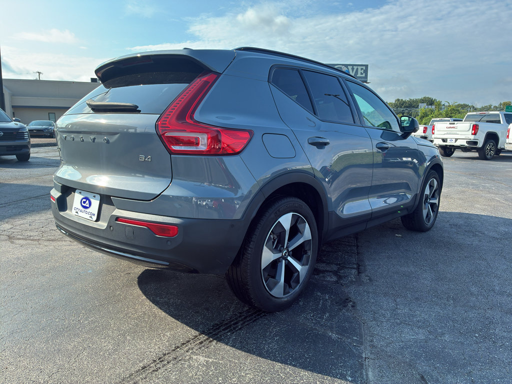 Used 2023 Volvo XC40 B4 Ultimate FWD image 7