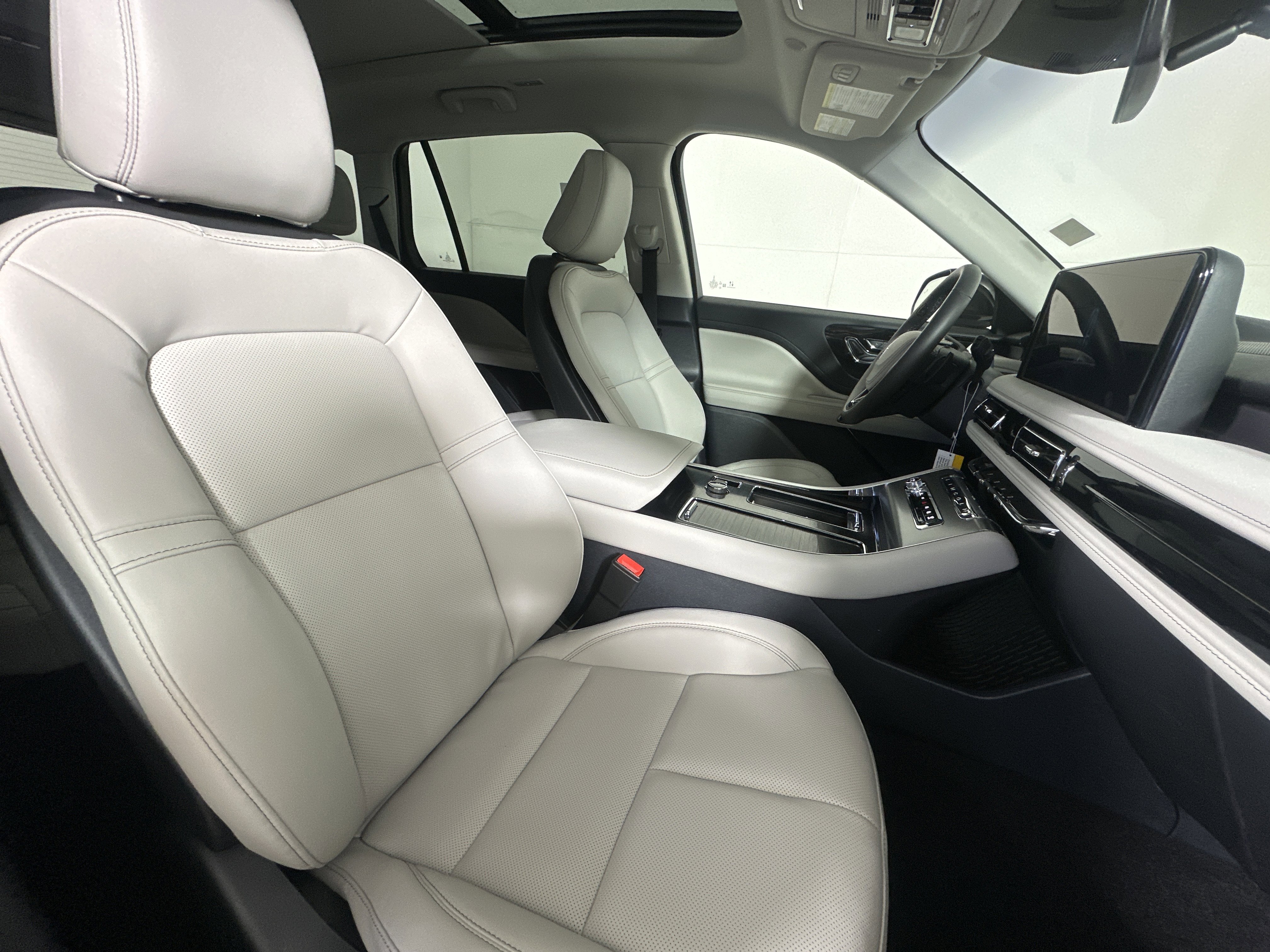 New 2025 Lincoln Aviator AWD image 26