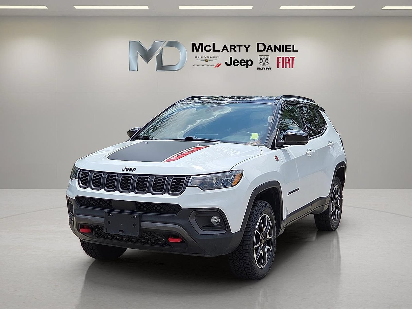 Used 2025 Jeep Compass Trailhawk AWD/4WD image 2