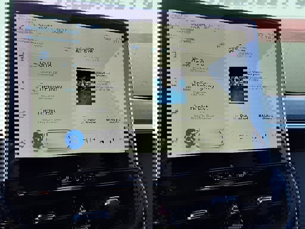 Certified 2026 Toyota Corolla Cross XSE w/ Convenience Package image 18