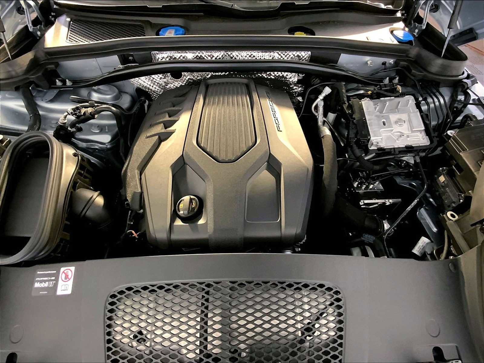 New 2025 Porsche Macan image 21