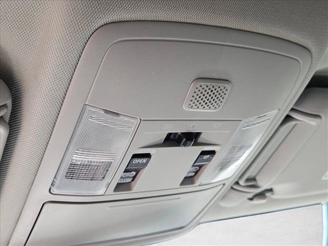 Used 2018 Toyota RAV4 Platinum FWD image 17