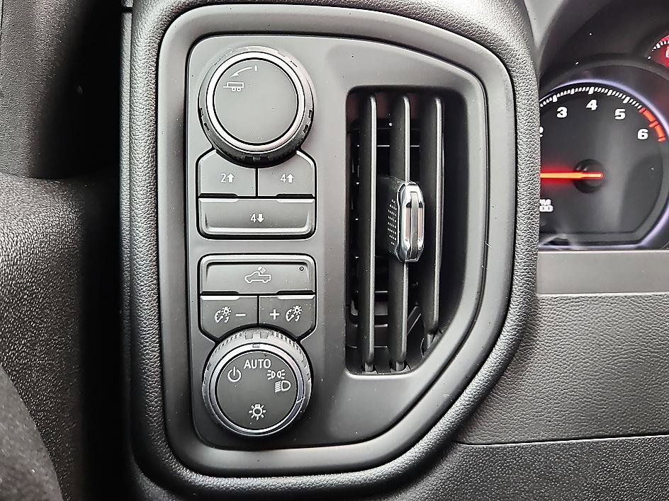 New 2026 Chevrolet Silverado 2500 Custom w/ Custom Convenience Package AWD/4WD image 20