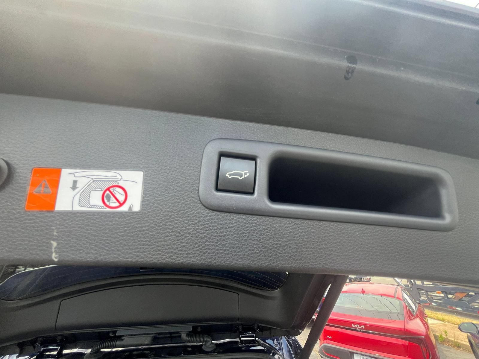 Used 2025 Toyota Highlander LE FWD image 23