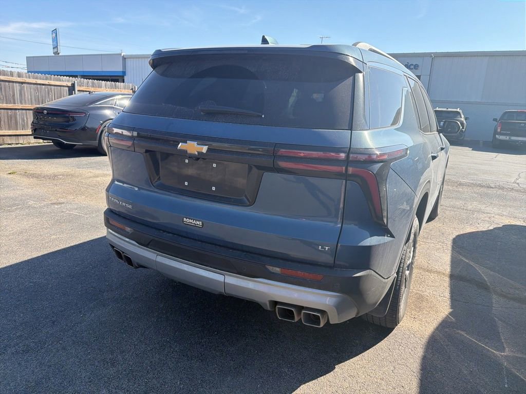 Used 2024 Chevrolet Traverse LT image 4