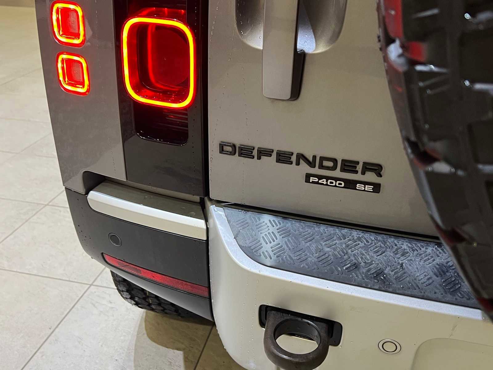 Used 2020 Land Rover Defender 110 SE image 6